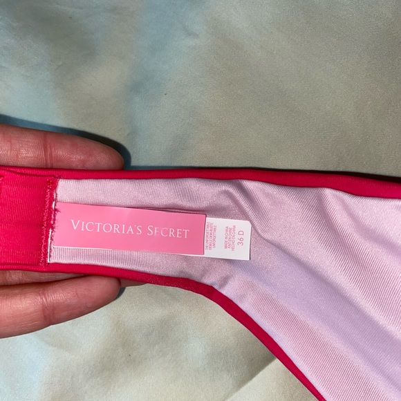 Brand new bikini top Victoria secret - Picture 3 of 4
